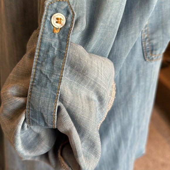 Bella Dahl Split Back Button Down Chambray Shirt Medium Ombré Wash Size Small - Picture 7 of 14